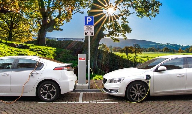 Auto elettriche: i vantaggi e gli svantaggi