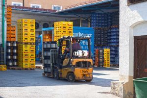 Carrelli elevatori: quali scegliere? Scopriamo tipologie e utilizzi in azienda